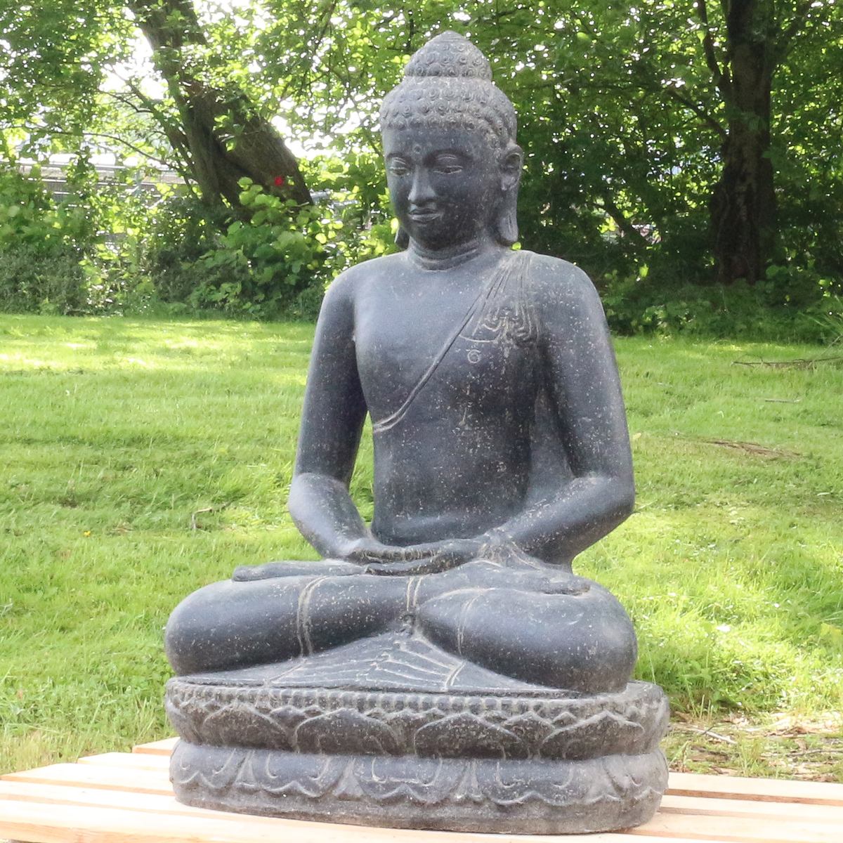 Buddha Steinfigur Deko aus Stein für den Garten frostsicher wetterfest groß Steinbuddha