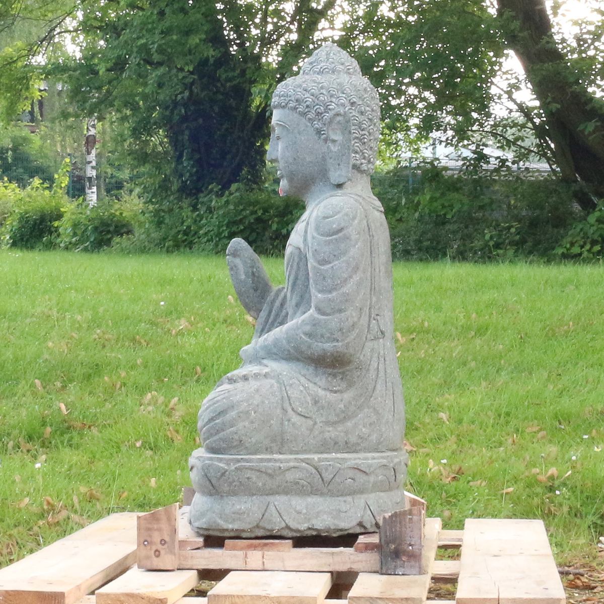 Skulptur Buddhaskulptur aus Stein für den Garten groß