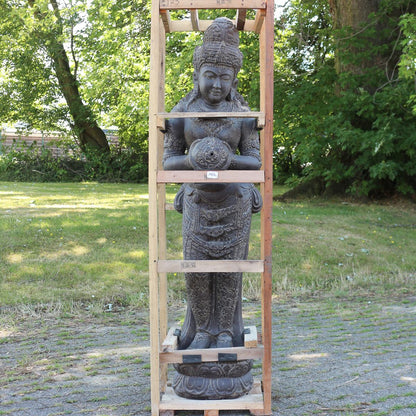 Devi Statue Figur Brunnen Skulptur Stehend Asien Indonesien Deko Steinguss Lavastein Gartenfigur Skulptur mit Wasseranschluss 152 cm