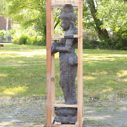 Devi Statue Figur Brunnen Skulptur Stehend Asien Indonesien Deko Steinguss Lavastein Gartenfigur Skulptur mit Wasseranschluss 152 cm
