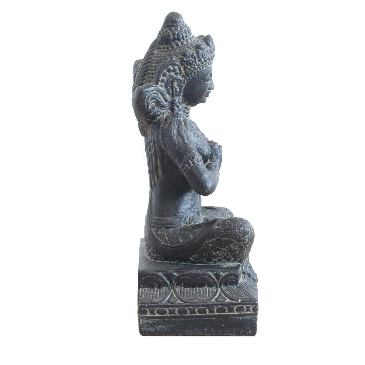 Sri Dewi Skulptur Stein Lavasand Indonesien Bali Gott Hinduismus Steinfigur Stein Figur Frostfest für innen oder außen sitzend 35 cm