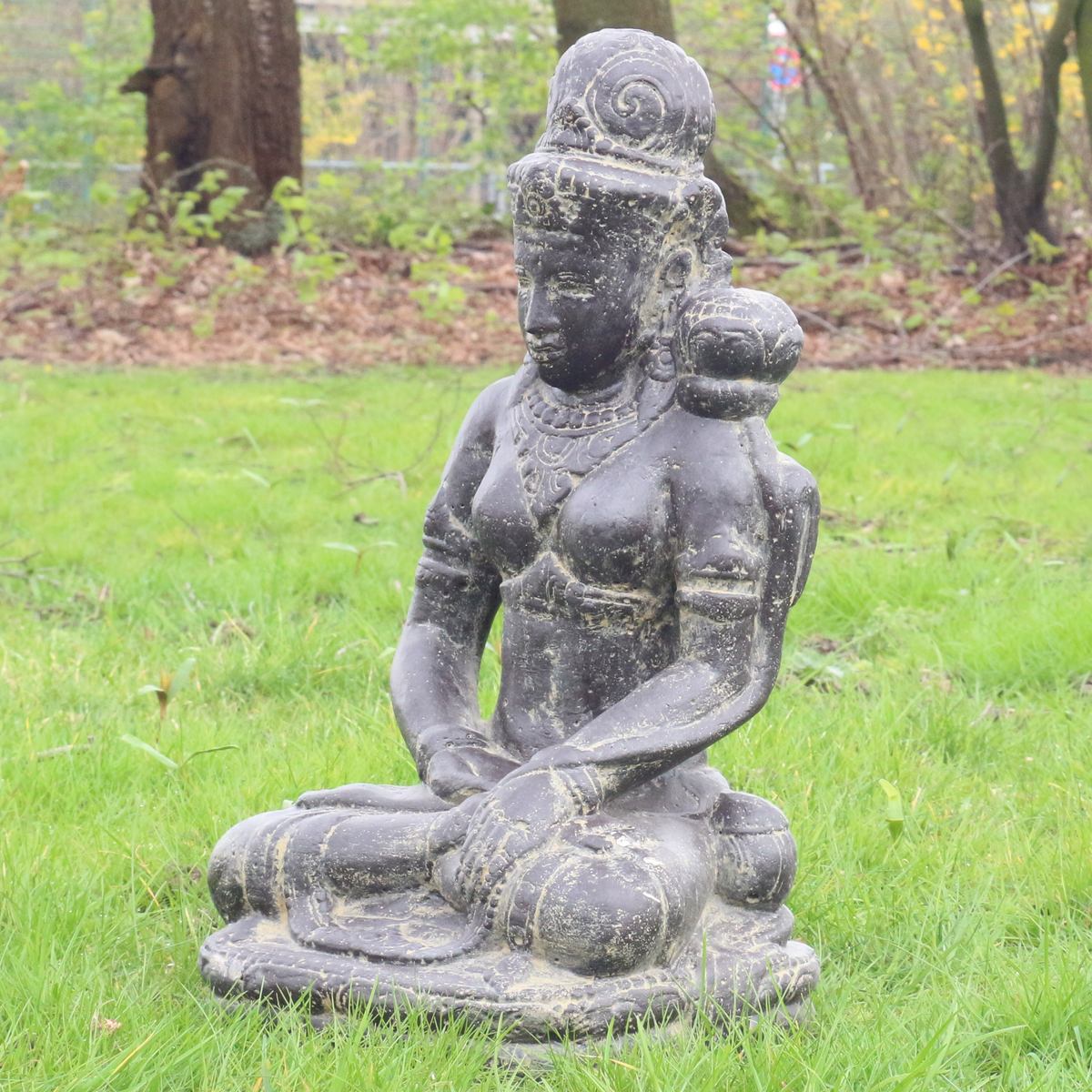 Sitzende Devi aus Stein Garten Gartenfigur Steinfigur Stein Massiv Sita Dewi Lavastein 45 cm