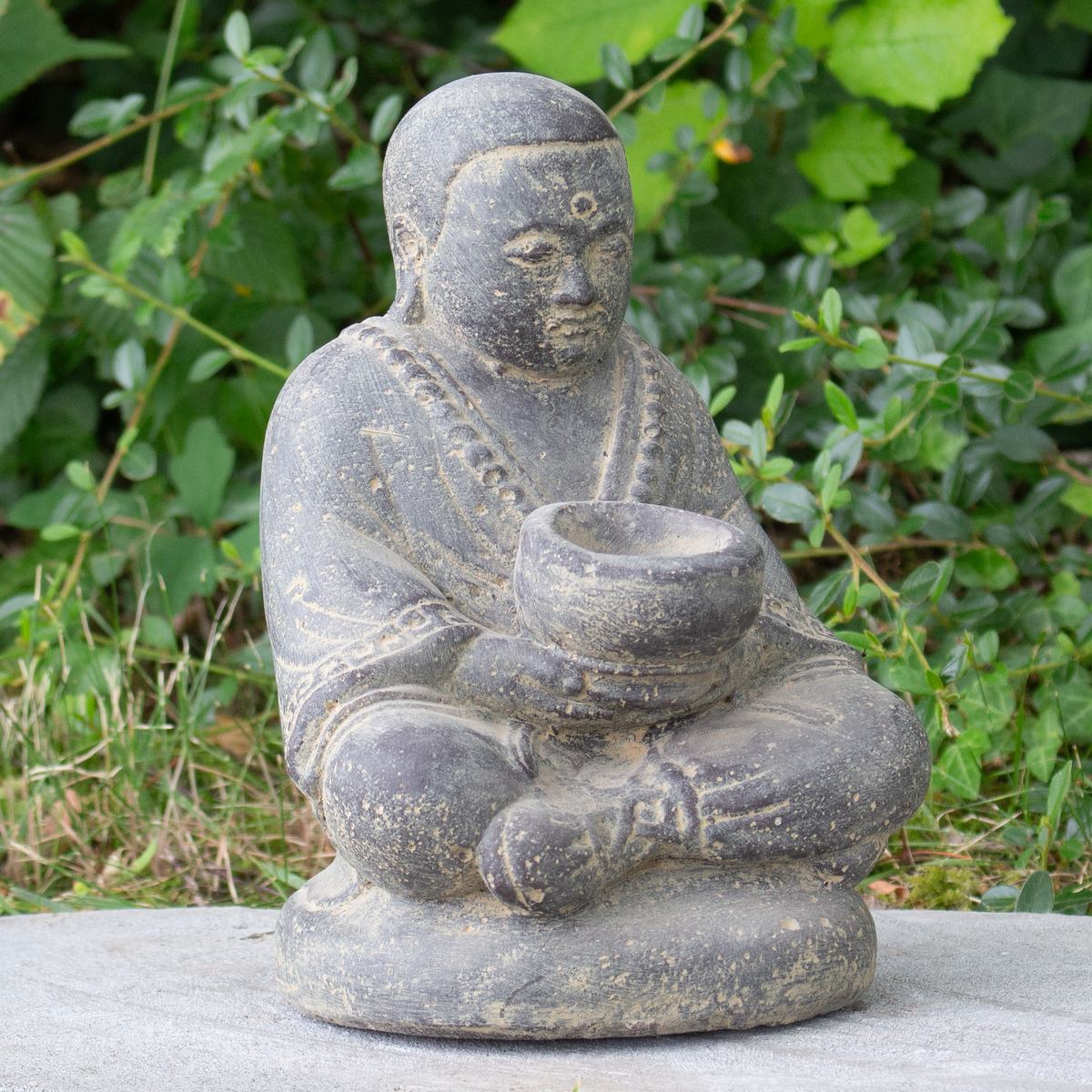 Mönch Figur Kerzen Skulptur Stein Lavasand Bali sitzend Gott Garten Deko Teelichthalter 20 cm