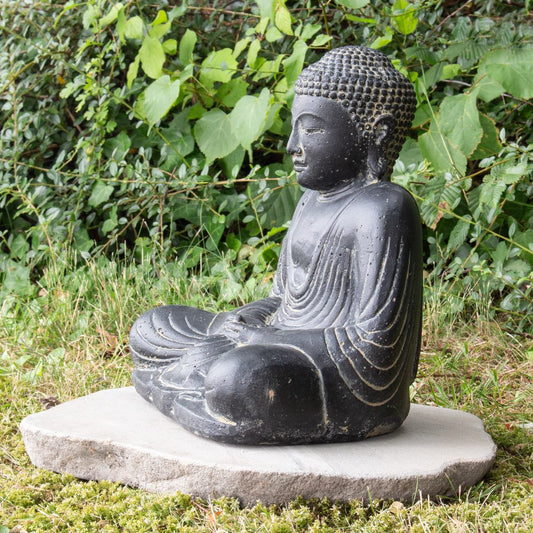 Japan Buddha Figur sitzend Skulptur Lotussitz Meditationsgeste Stein Lavasand Bali Steinfigur Garten Deko 30 cm