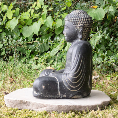Japan Buddha Figur sitzend Skulptur Lotussitz Meditationsgeste Stein Lavasand Bali Steinfigur Garten Deko 20 cm
