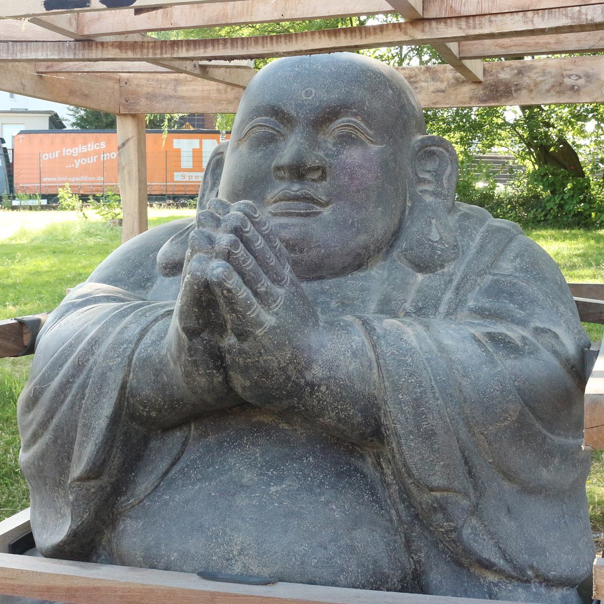 XXL China Buddha Statue sitzend Figur Skulptur Asien Indonesien Deko Steinguss Lavastein Gartenfigur 130 cm