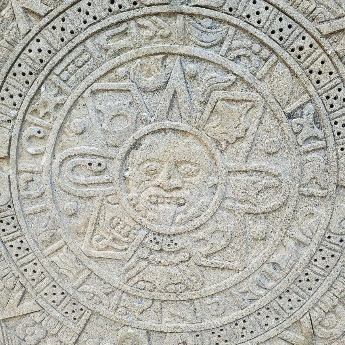 Majakalender, Maya Steinscheibe, antike Dekoration, Maya-Kultur, Steinskulptur, Gartenkunst, Wanddekoration, historische Kunst, 120 cm
