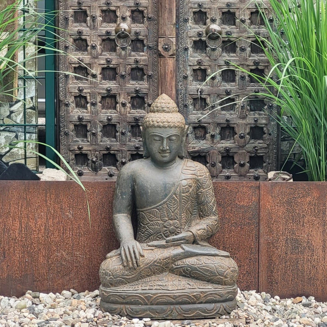 Buddha Stein Figur Statue Gartenfigur Steinfigur Dekofigur Gartendeko sitzend Massiv aus Greenstone antik hand on knee 80 cm